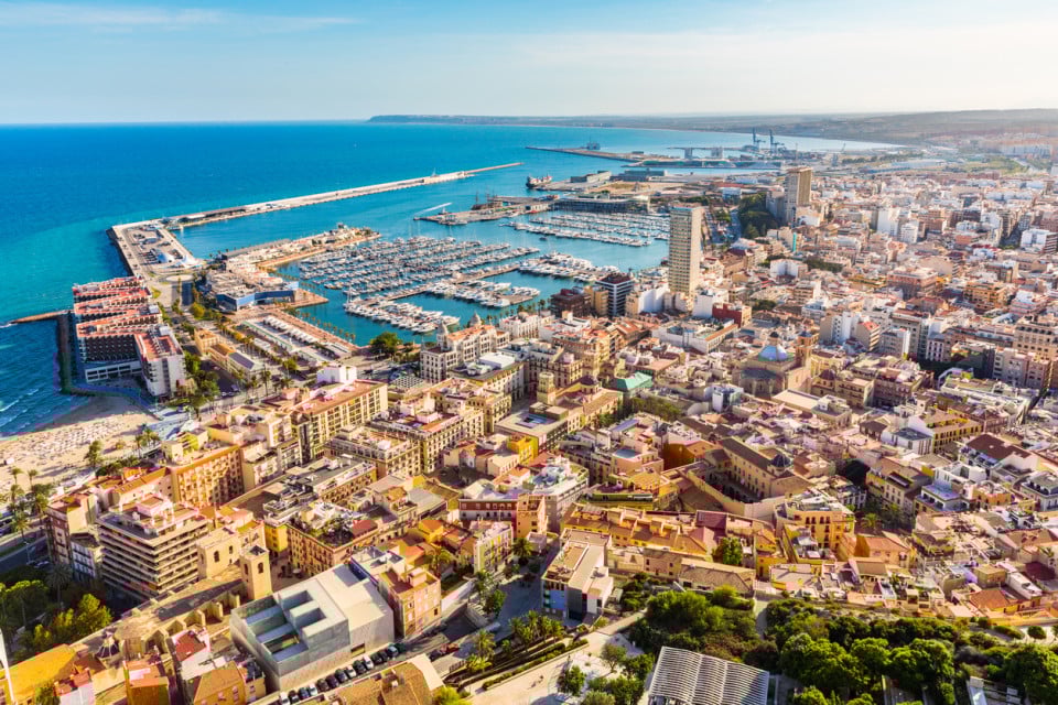Panoramic view of Alicante shore with beaches and the Mediterranean Sea under a clear blue sky.