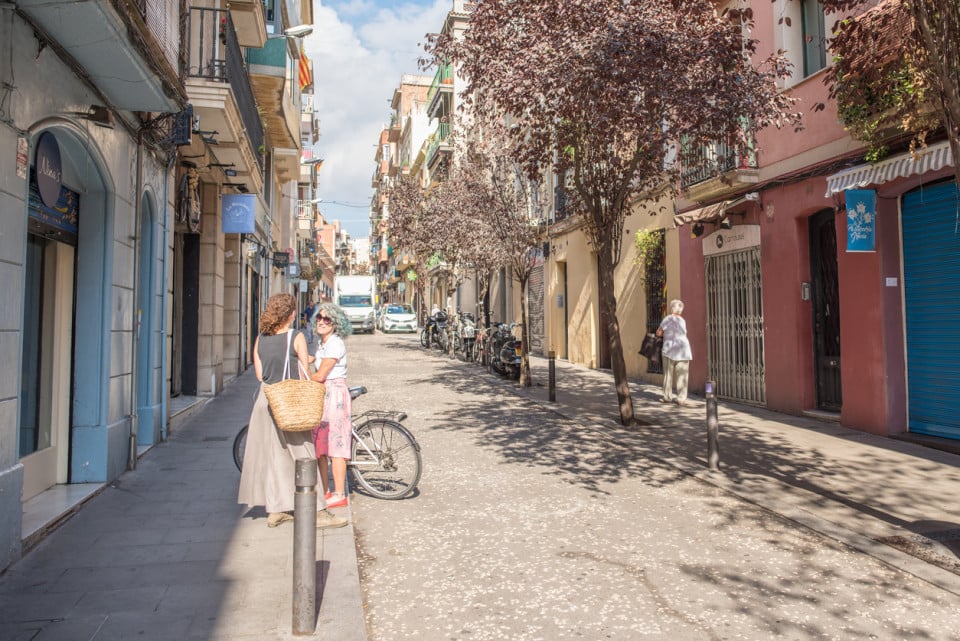 Gracia-street-sunny-buildings-people