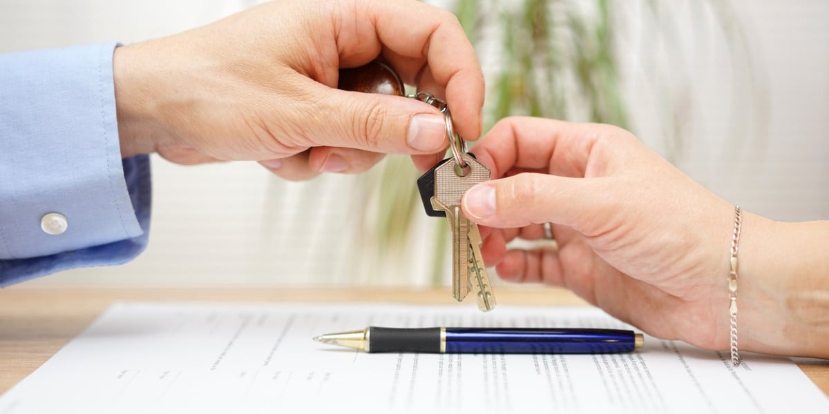 Handing-over-keys-purchase