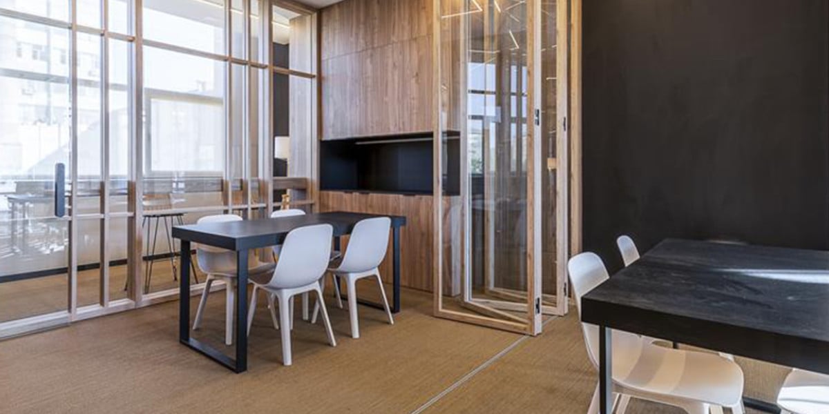 view of the coworking lounge with its rooms and work areas