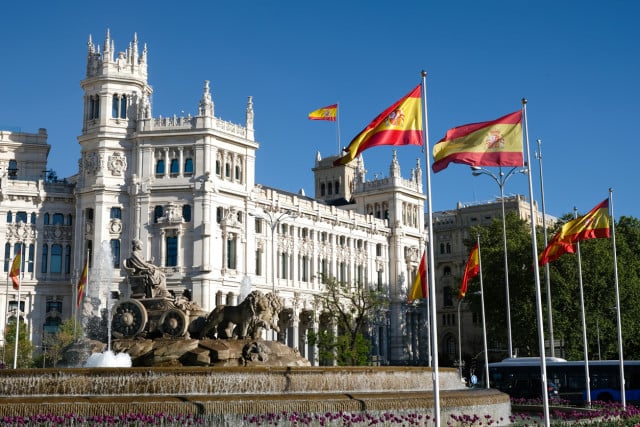 Building_Spain_flag_blue_sky