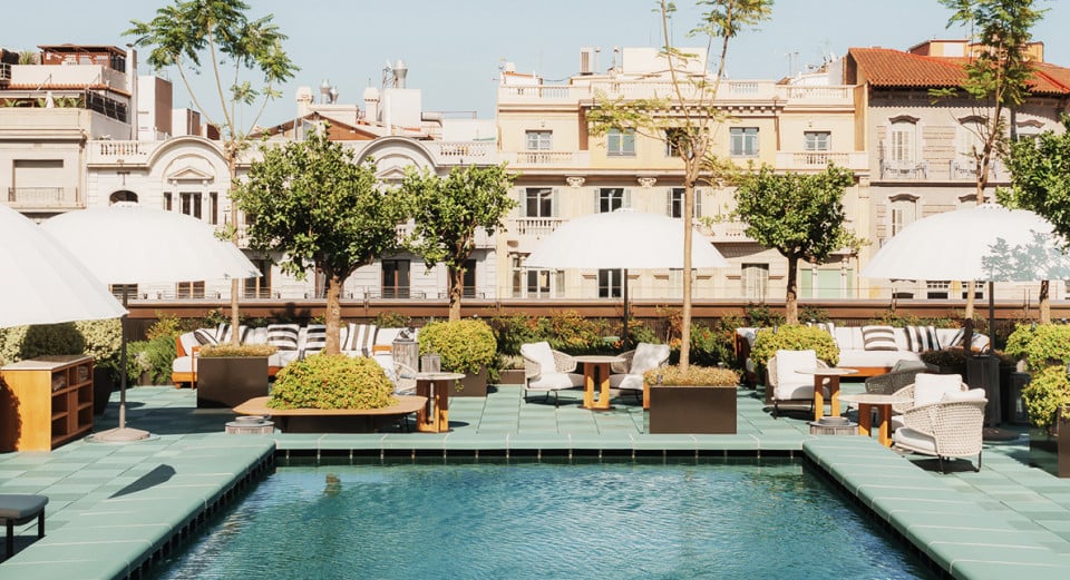 Beautiful view of the swimming pool of the new Mandarin Oriental building surrounded by trees and the other buildings located on the top floor of the property. Lucas Fox new development