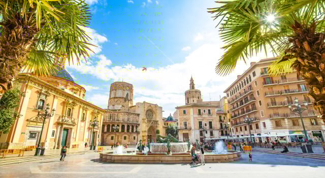 plaza-valencia-sunshine-fountain