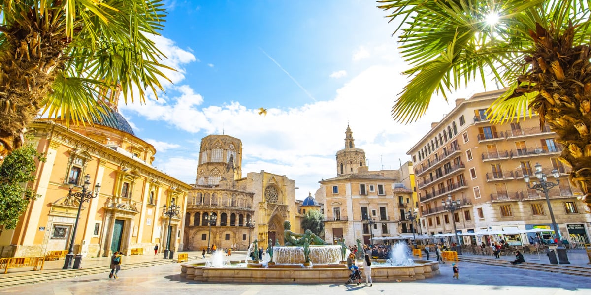 plaza-valencia-sunshine-fountain